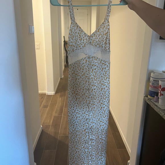 NWT Sage the Label floral satin lace trimming midi dress. Size Medium - Picture 3 of 3